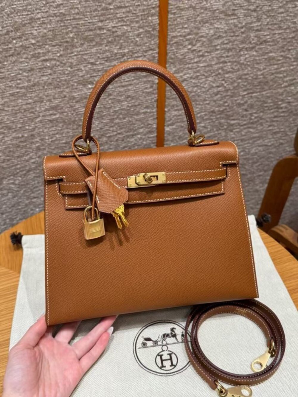 Classic Hermes Bag: A Stylish and Versatile Choice for Elegance